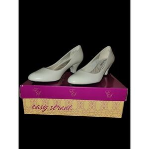 Easy Street Fabulous Pumps Bone Size 6 M 40-4476 EUC